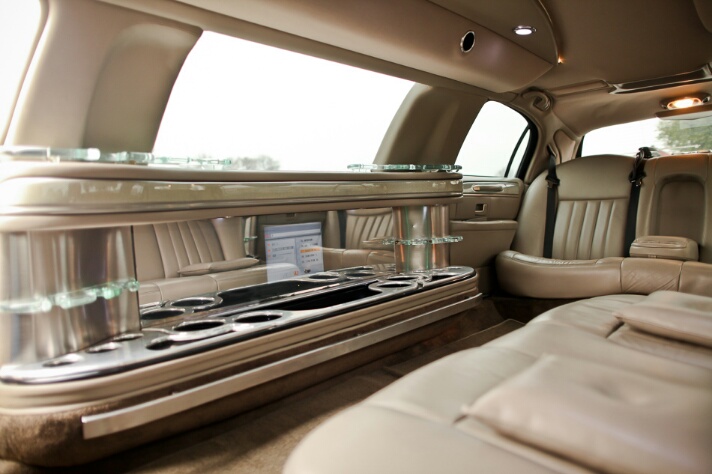 LINCOLN TOWN CAR 12