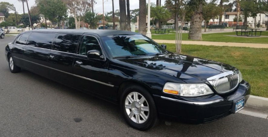 LINCOLN TOWN CAR 120 czarna